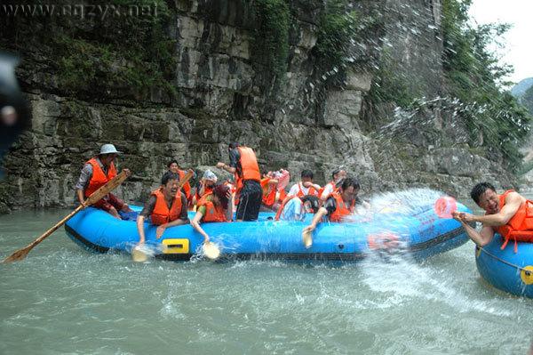 万盛铜鼓滩漂流1.jpg