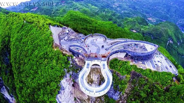 云阳龙岗玻璃廊桥1.jpg