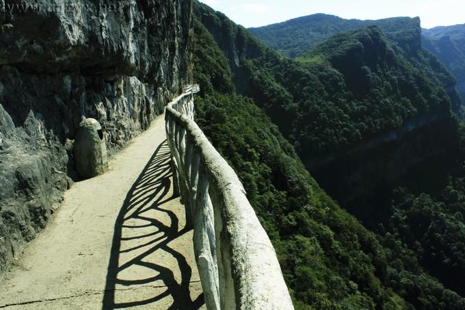 绝壁栈道3.jpeg