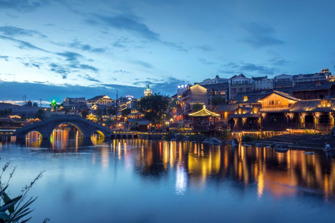 两江影视城.jpg 两江影视城.jpg